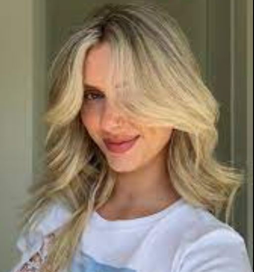 Mia K.